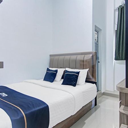 Oyo 90704 Nabila Residence Syariah Padang  Exterior photo